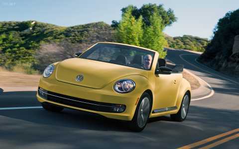 VW_Beetle_Cabrio_Gelb_2013_002