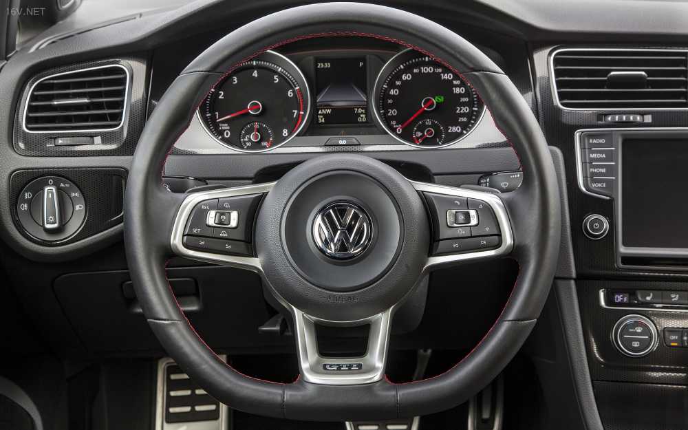 VW Golf 7 Interior 2013 005